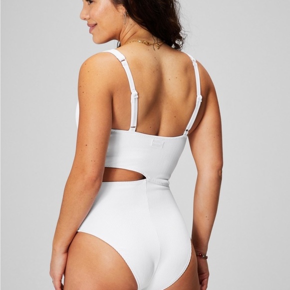 Asymmetrical Cutout Shaping One-Piece Swimsuit NWT MEDIUM - Picture 4 of 8
